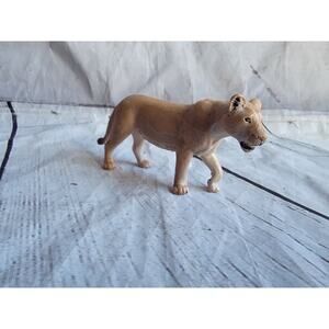 Schleich Lioness Figure 2006 Retired Wild Animal Safari Zoo Big Cat Collectible